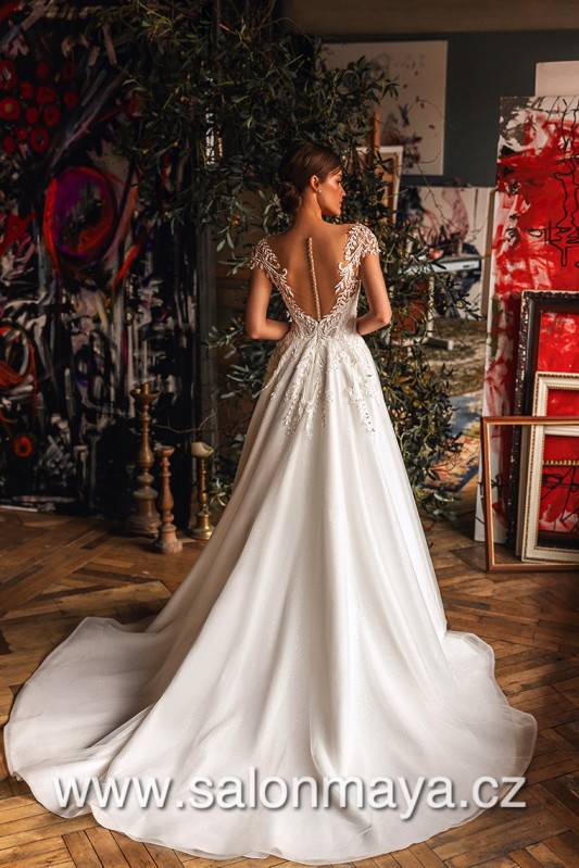 Jasmine Kerry VÝPRODEJ 15900 KČ Kerry-2_wm.jpg