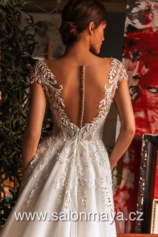 Jasmine Kerry VÝPRODEJ 15900 KČ Kerry-3_wm.jpg