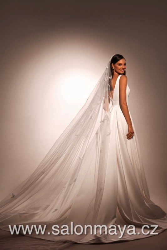 Jasmine - Leon leon-tenderness-of-touch-collection-katy-kiss-2024-3_600x900.jpg